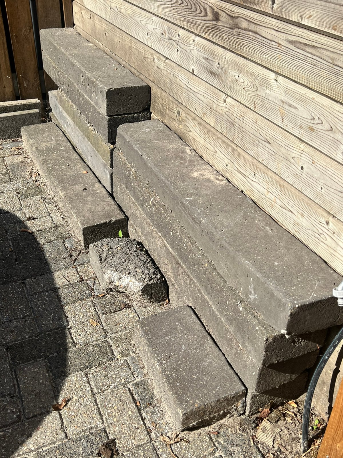 10 stoere betonnen bielzen, Ophalen, Gebruikt, Overige materialen