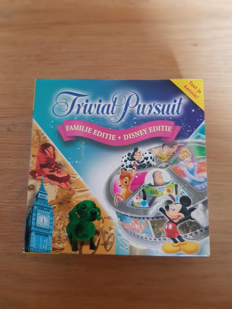 Trivial Pursuit Familie + Disney Editie, Hobby en Vrije tijd, Gezelschapsspellen | Bordspellen, Vijf spelers of meer, Ophalen of Verzenden