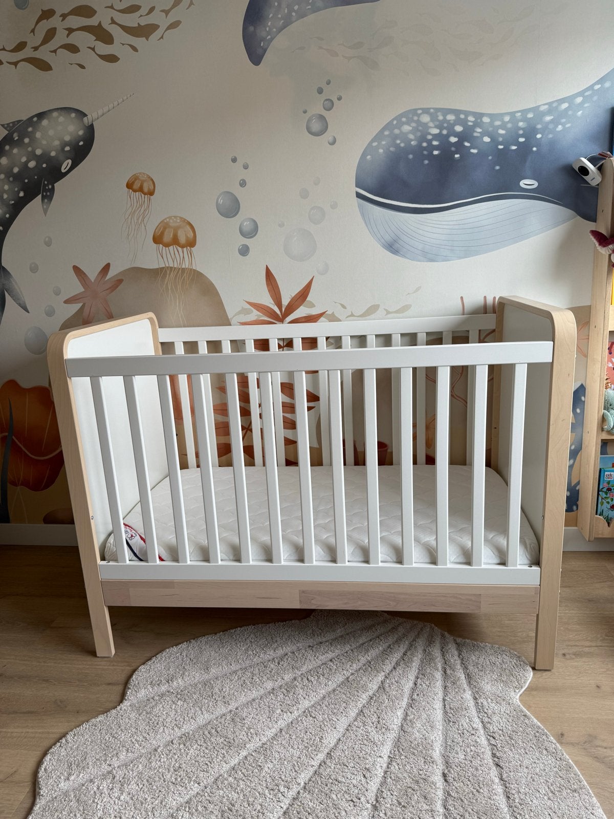 Z.G.A.N. IKEA Alskvärd babybed en commode set., Ophalen of Verzenden, Zo goed als nieuw, Minder dan 140 cm, Matras