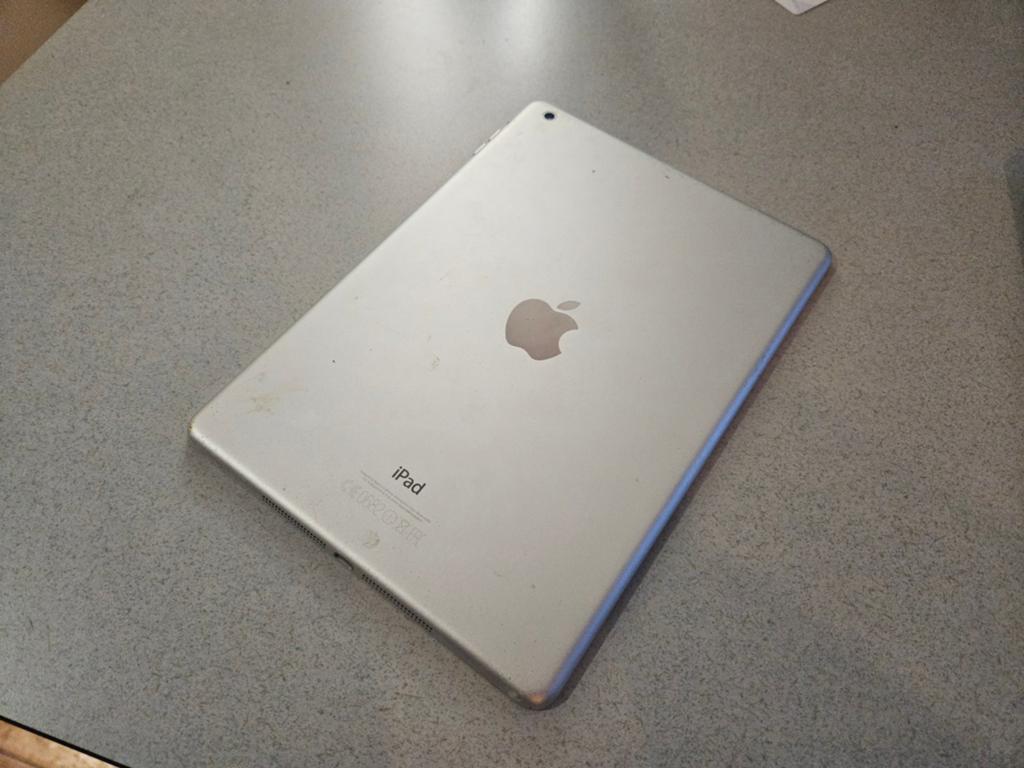 iPad Air - werking onbekend (voor onderdelen), Computers en Software, Apple iPads, Ophalen, Niet werkend, Wit, Apple iPad Air