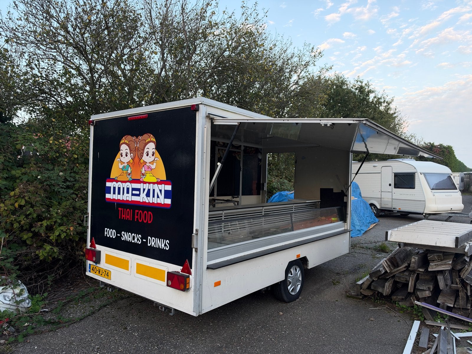 Foodtruck opknapper met werkende koelvitrine, Ophalen