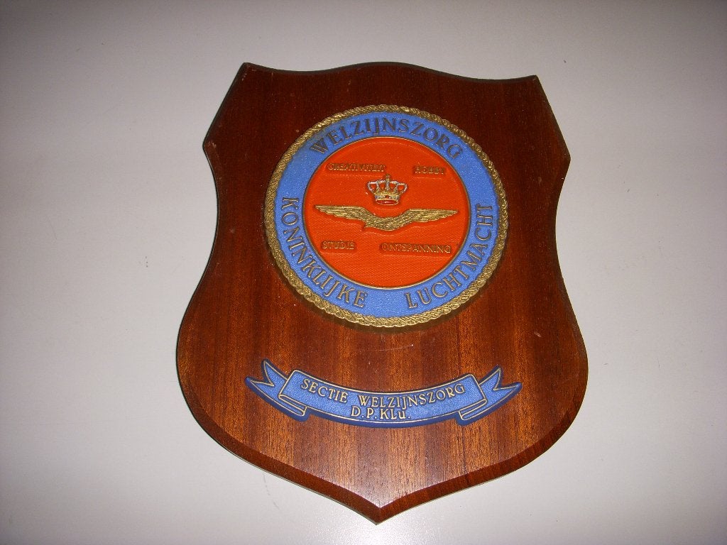 Schildje Koninklijke Luchtmacht Welzijnszorg , D.P KLU, Ophalen of Verzenden, Luchtmacht, Nederland, Embleem of Badge