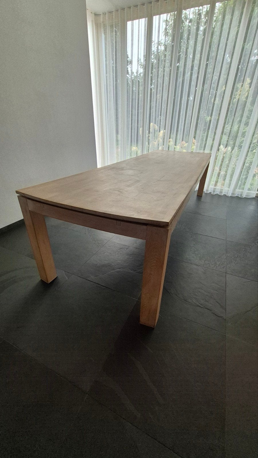 Uitschuifbare eettafel van eikenhout