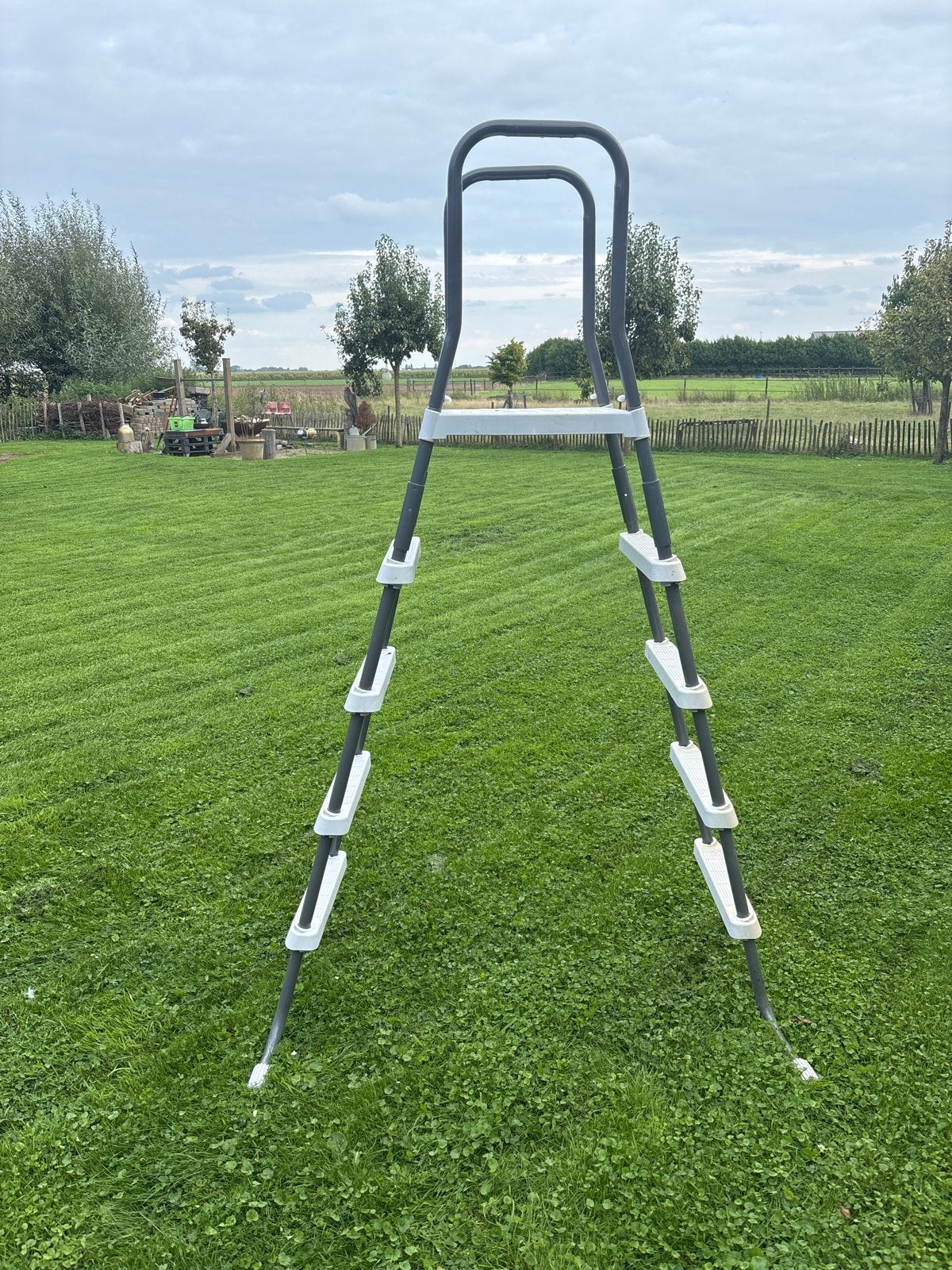 Zwembadtrap met hoge opstap (ca. 1.50m), totale hoogte ca. 2, Ophalen of Verzenden, Gebruikt, Ladder