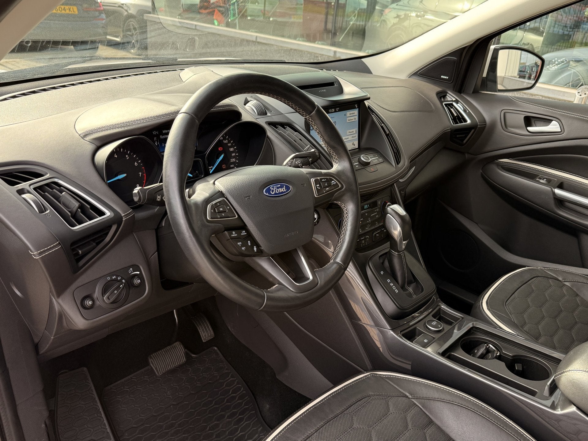 Ford Kuga 2.0 Vignale | Sony Audio | Stoel/Stuur verwarming, Automaat, Dealer onderhouden, Gebruikt, Zwart