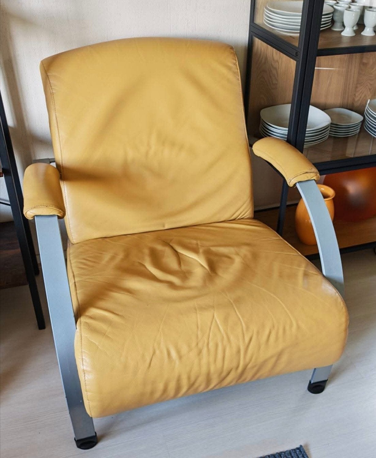 Comfortabele Fauteuil in "Gelderse stijl" van leer met metal, Huis en Inrichting, Ophalen, Gebruikt, 75 tot 100 cm, Modern
