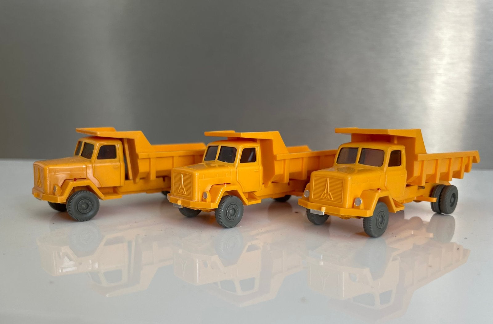 Drie Wiking kiepwagens HO Zand Magirus Saturn, Overige merken, Gebruikt, Wiking, -