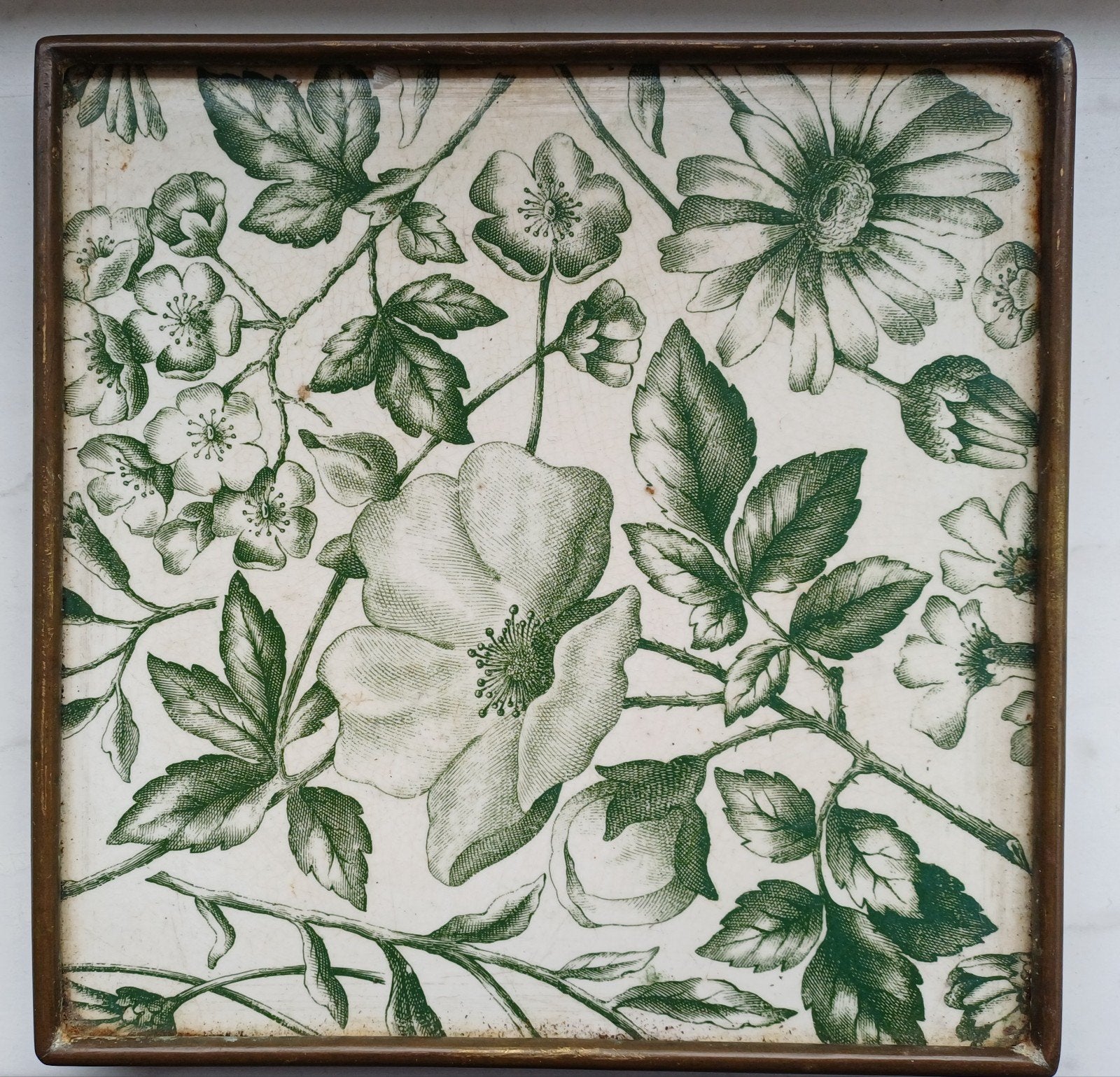 Decoratieve Antieke Tegel in Koperen Rand (Onderzetter) € 10, Ophalen