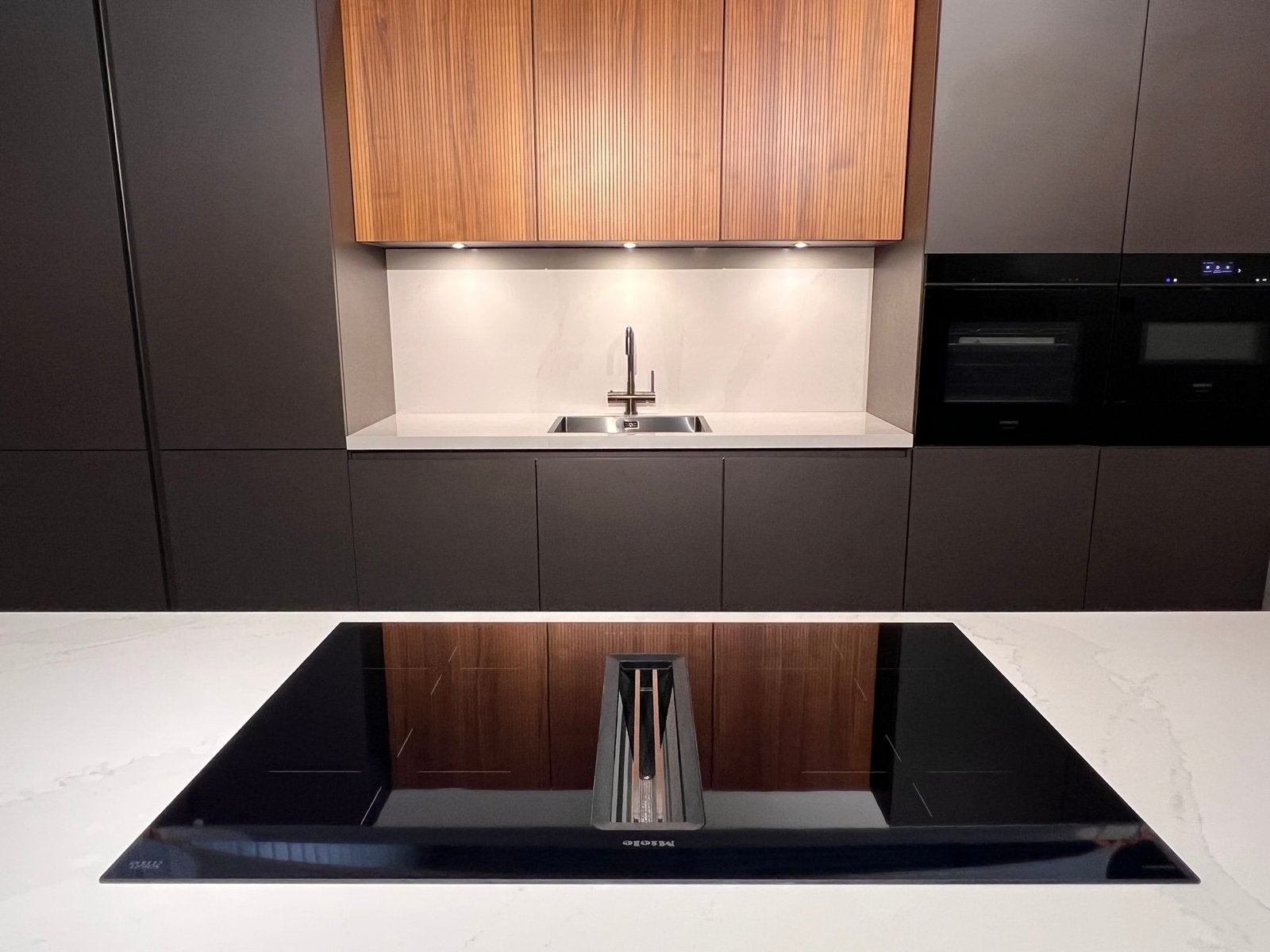 Zeer luxe merk keuken bomvol met Siemens en Miele apparatuur, Ophalen, Overige kleuren, Nieuw, Dubbelwandige keuken