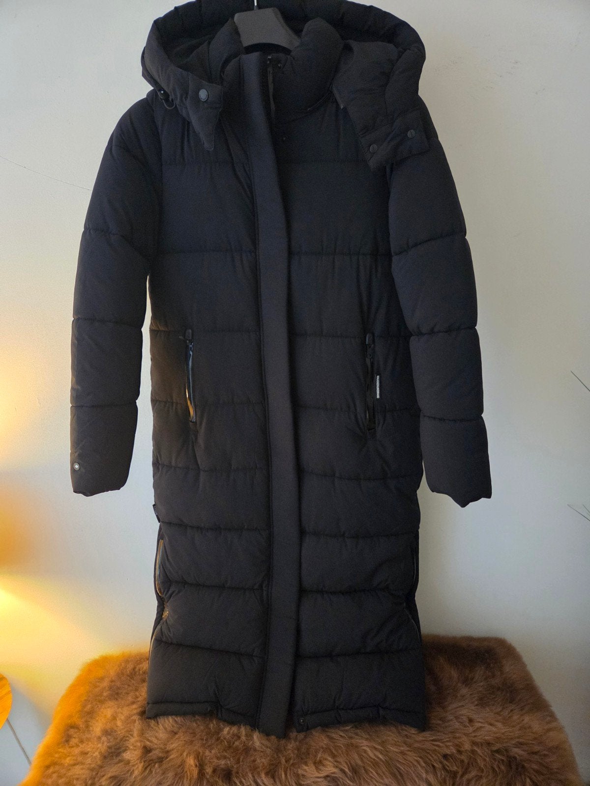 Nieuwe Khujo lange zwarte winterjas met capuchon, Zwart, Khujo, Nieuw, Ophalen of Verzenden
