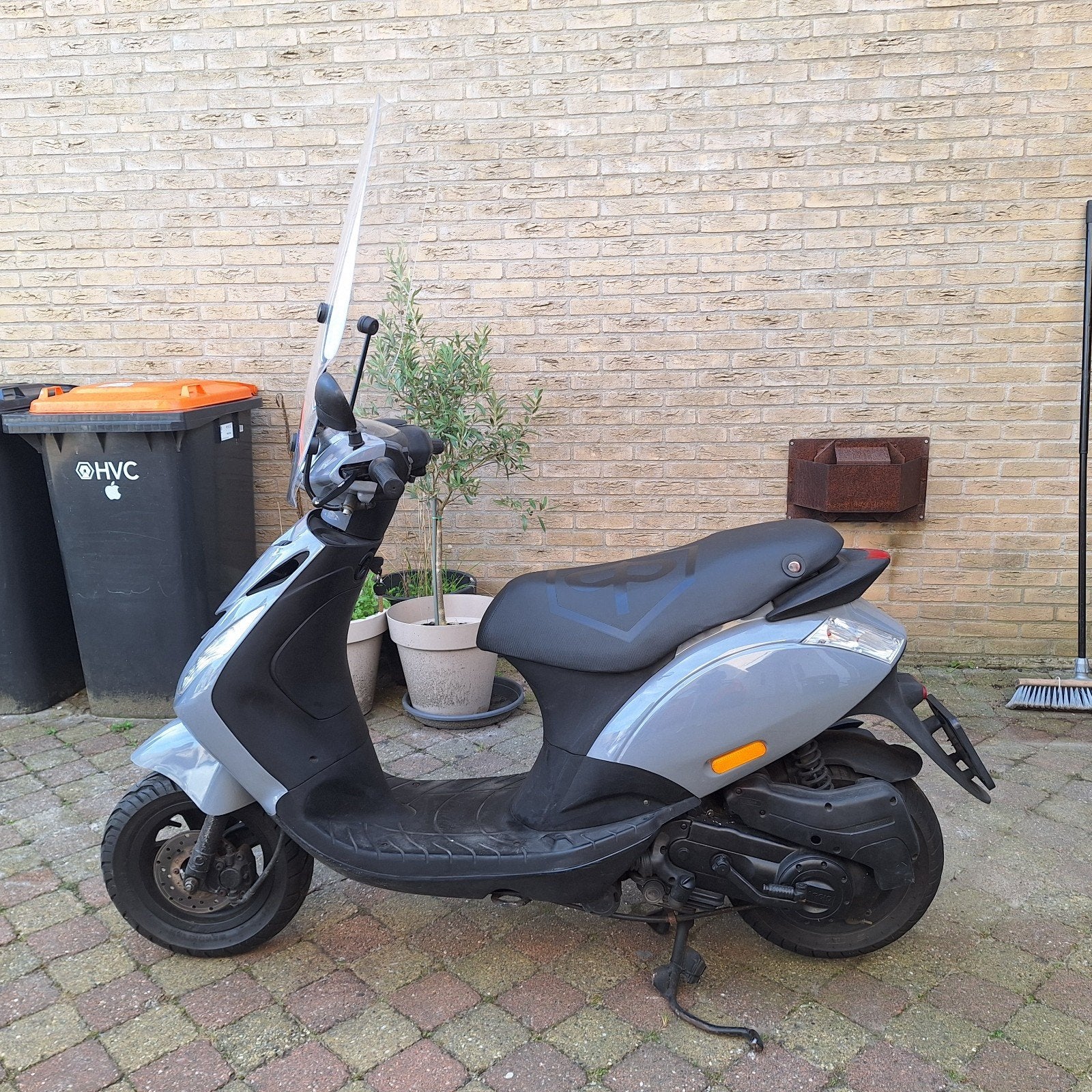 Piaggio Zip 45 km/h met 4t motor, Fietsen en Brommers, Ophalen, Gebruikt, Maximaal 45 km/u, Zip