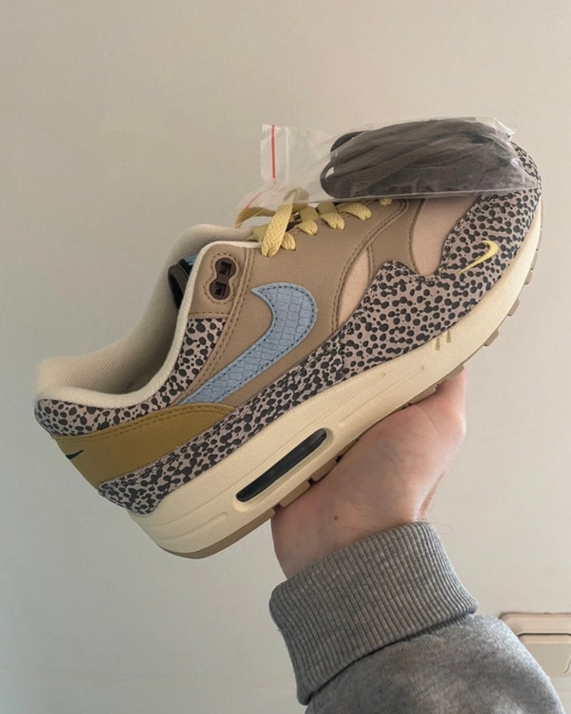 Nike Air Max 1 Cobblestone / Safari | Maat 42, Nike, Nieuw, Ophalen of Verzenden, Sneakers of Gympen