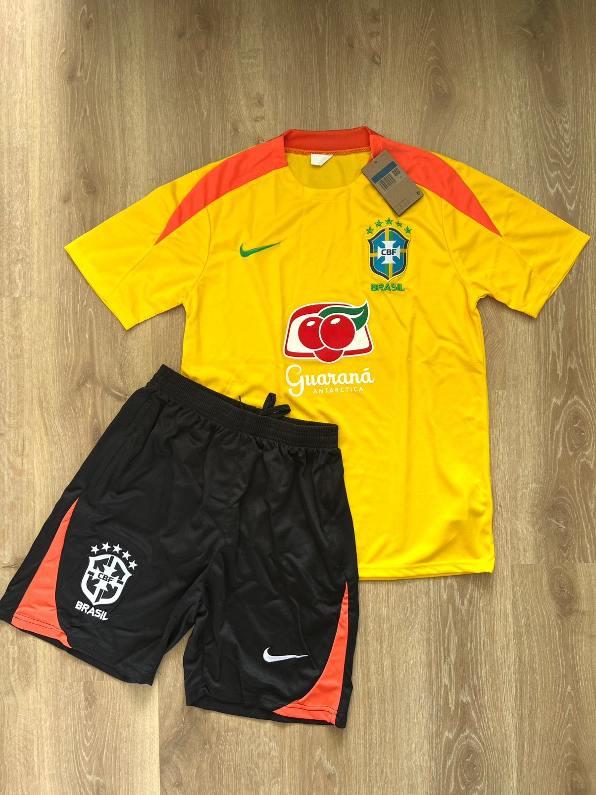 Brazilië zomerset Nike geel  Maat M, Maat 48/50 (M), Geel, Nieuw, Ophalen of Verzenden
