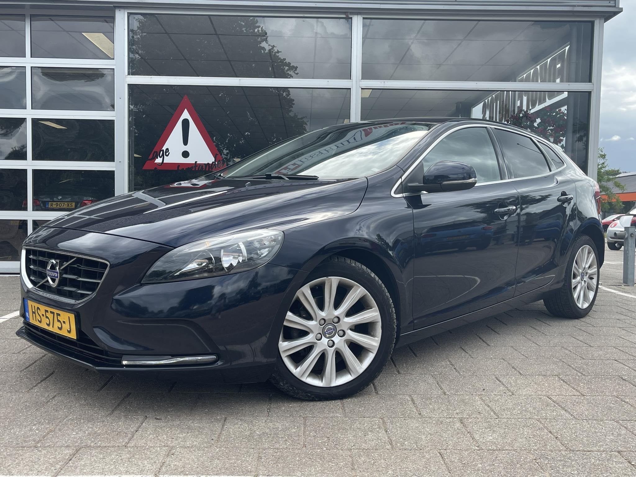 Volvo V40 2.0 D2 Summum Business /Climate/Cruise/Leder/Distr, Voorwielaandrijving, Gebruikt, Euro 6, 4 cilinders