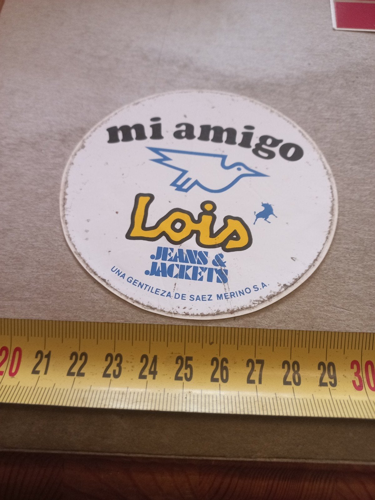 Vintage Lois Jeans & Jackets 'Mi Amigo' reclame sticker, Verzamelen, Ophalen of Verzenden
