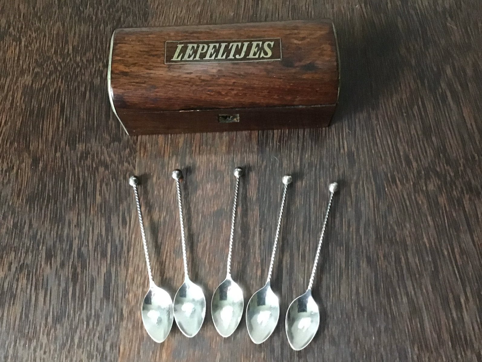 Houten lepeltjes kistje + 5 gedraaide theelepeltjes met knop, Ophalen of Verzenden