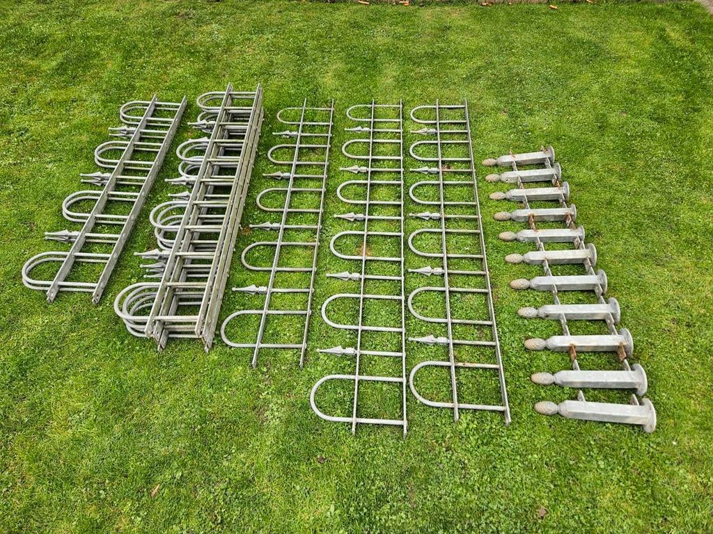 Gebruikt sierhekwerk met palen, Tuin en Terras, Tuinhekken en Hekwerk, Ophalen, Gebruikt, IJzer, Sierhekwerk