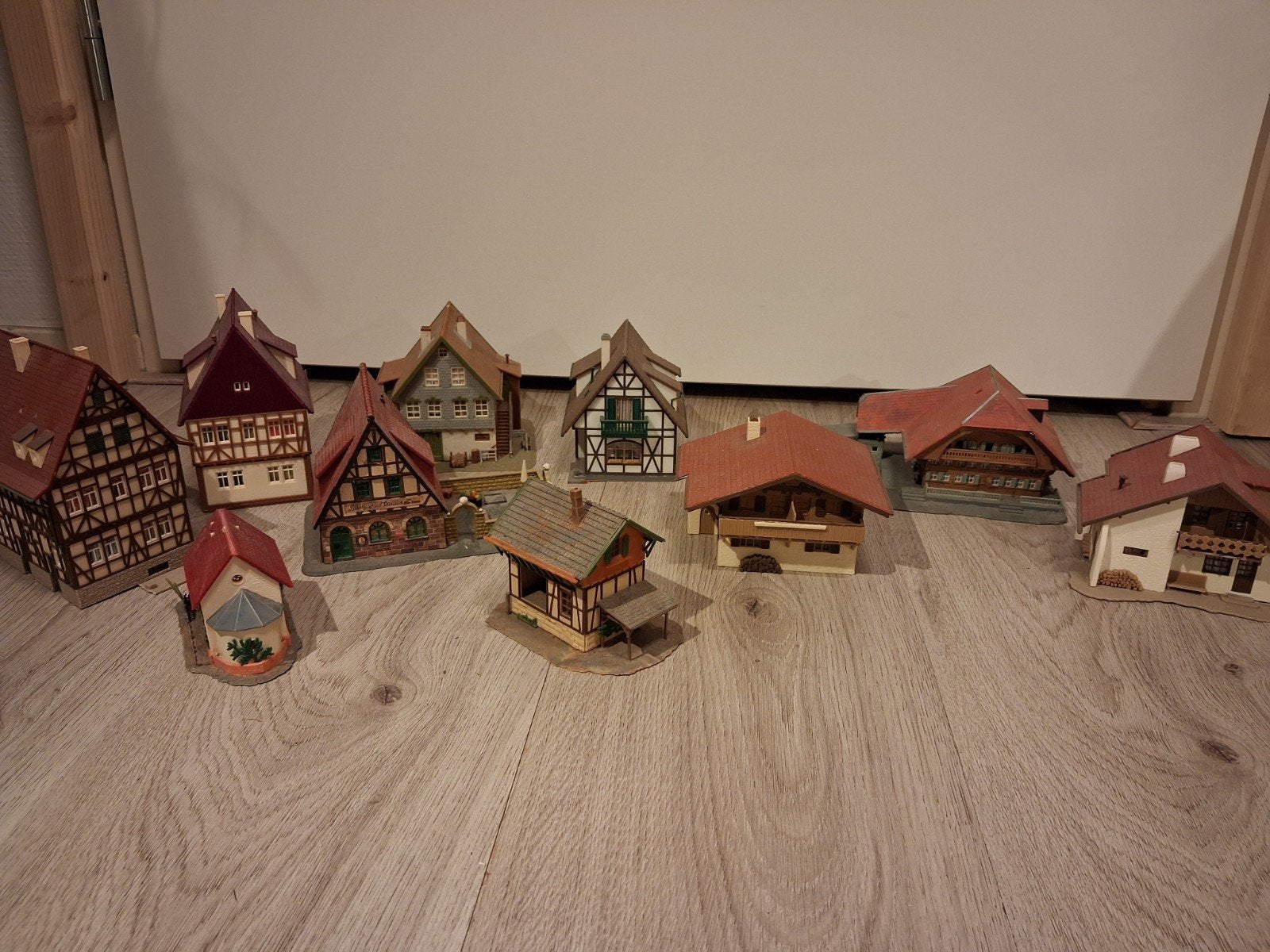 Set van 10 miniatuurhuisjes - modelbouw, Ophalen of Verzenden, Gebruikt