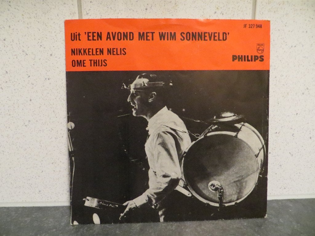 Single Wim Sonneveld - Nikkelen Nelis/Ome Thijs, Gebruikt, 7 inch, Ophalen of Verzenden, Beschermende buitenhoes