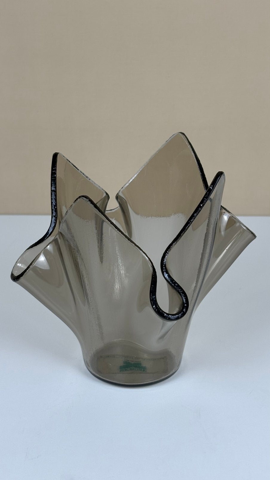 Vintage waaier zakdoek rooklas vaas Michone Glass Australia, Antiek en Kunst, Vaas, Handgemaakt, Bruin, 14 cm