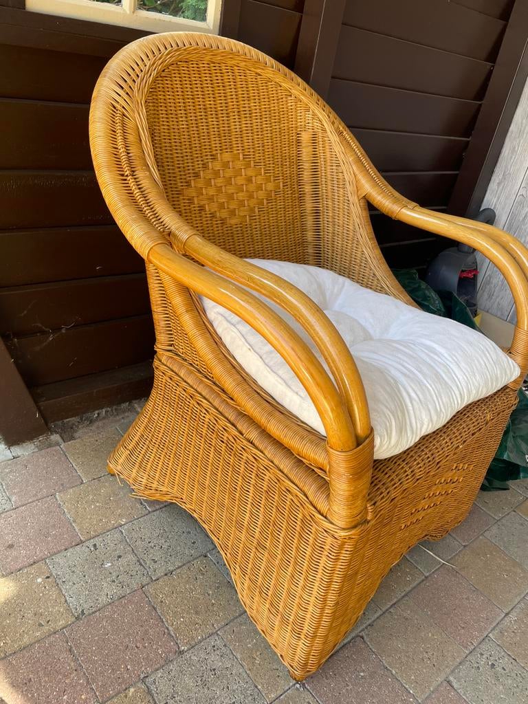 Comfortabele rieten stoel met kussen, Ophalen, Gebruikt, Bruin, Riet of Rotan