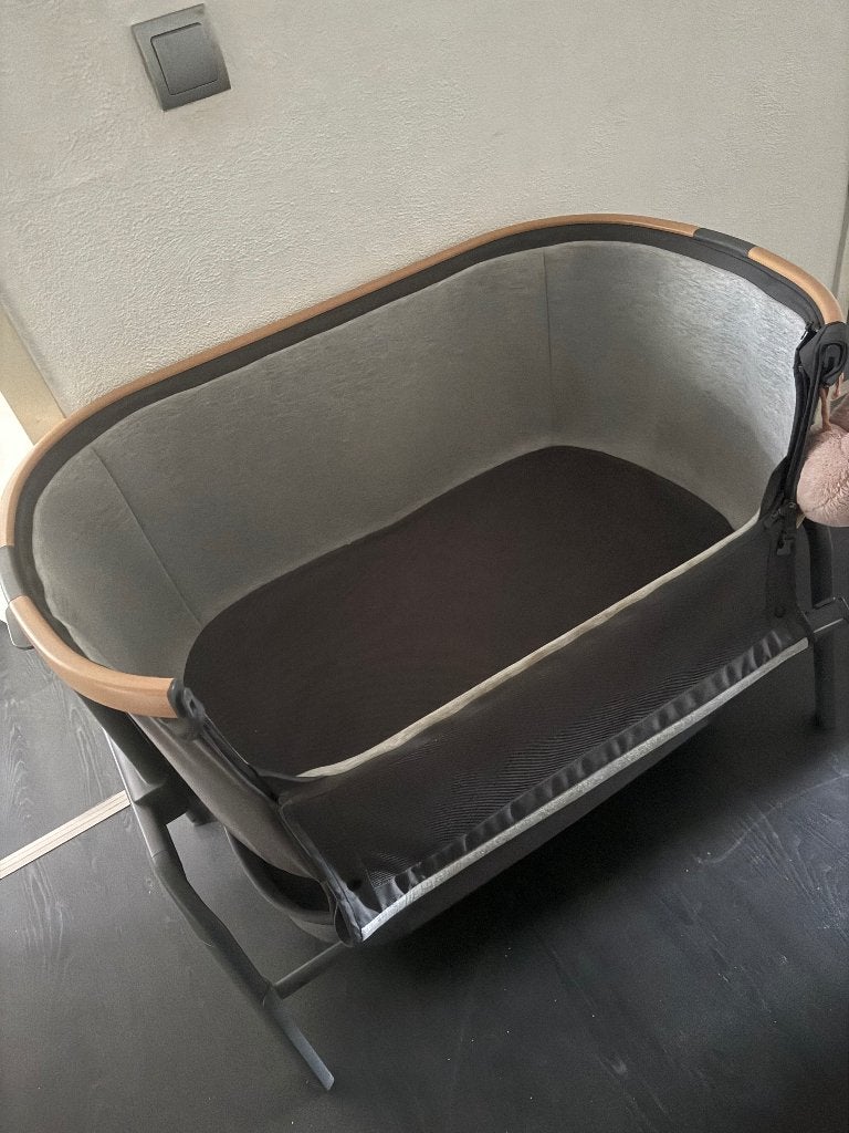 Co sleeper, Kinderen en Baby's, Kinderkamer | Bedden, Ophalen, Zo goed als nieuw, Minder dan 140 cm, Minder dan 70 cm