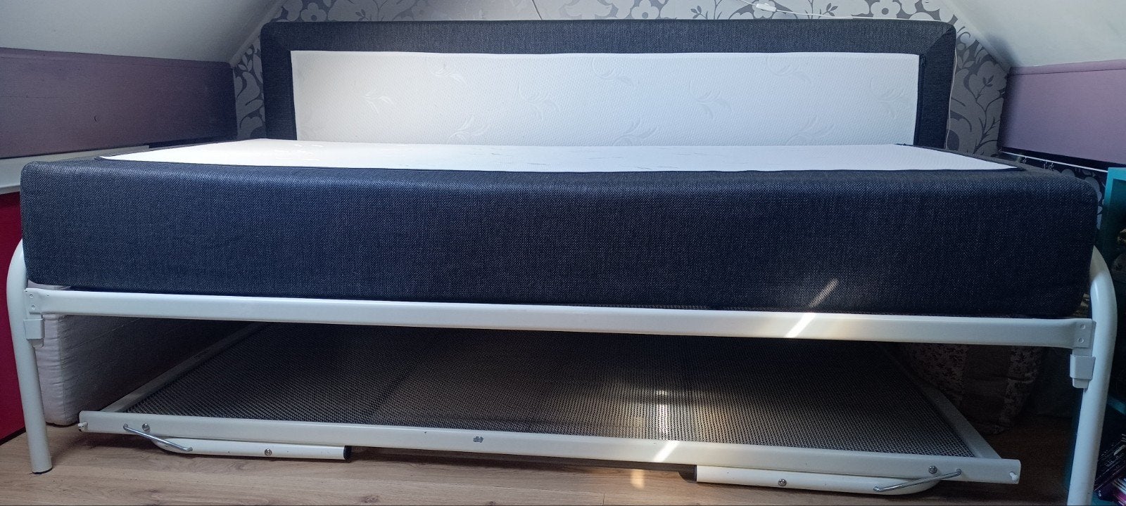 Ruimtebesparend onderschuifbed met dikke matrassen (90x200), Ophalen, 90 cm, Wit, Tweepersoons