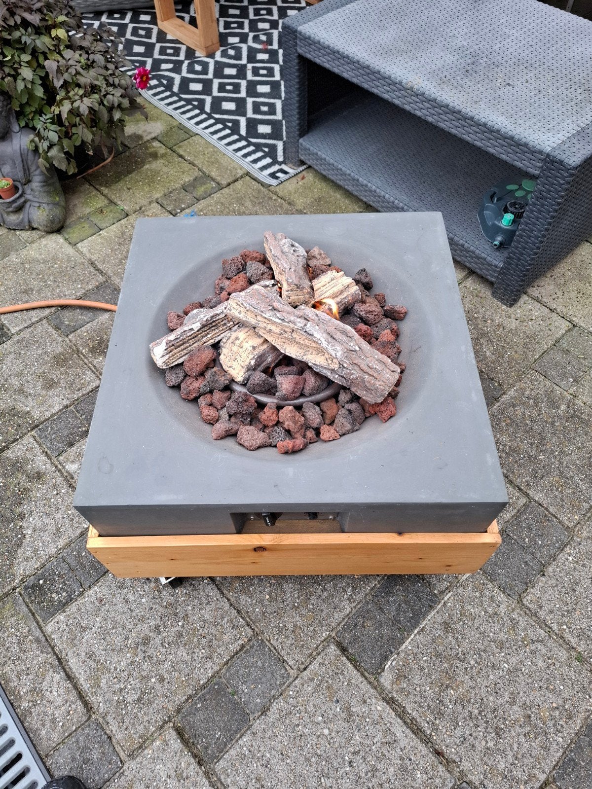 Gashaard Terrashaard Vuurtafel met Houten Ombouw, Ophalen, Gebruikt