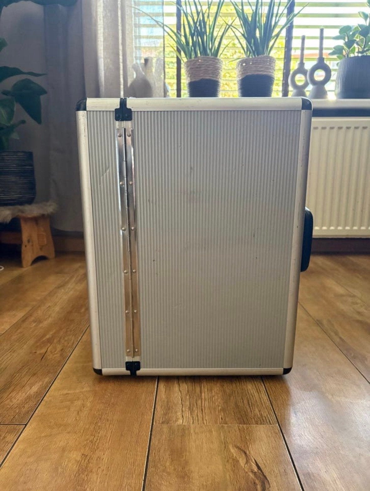 Aluminium koffer met wieltjes en slot, Gebruikt, Hard kunststof, 45 tot 55 cm, Slot