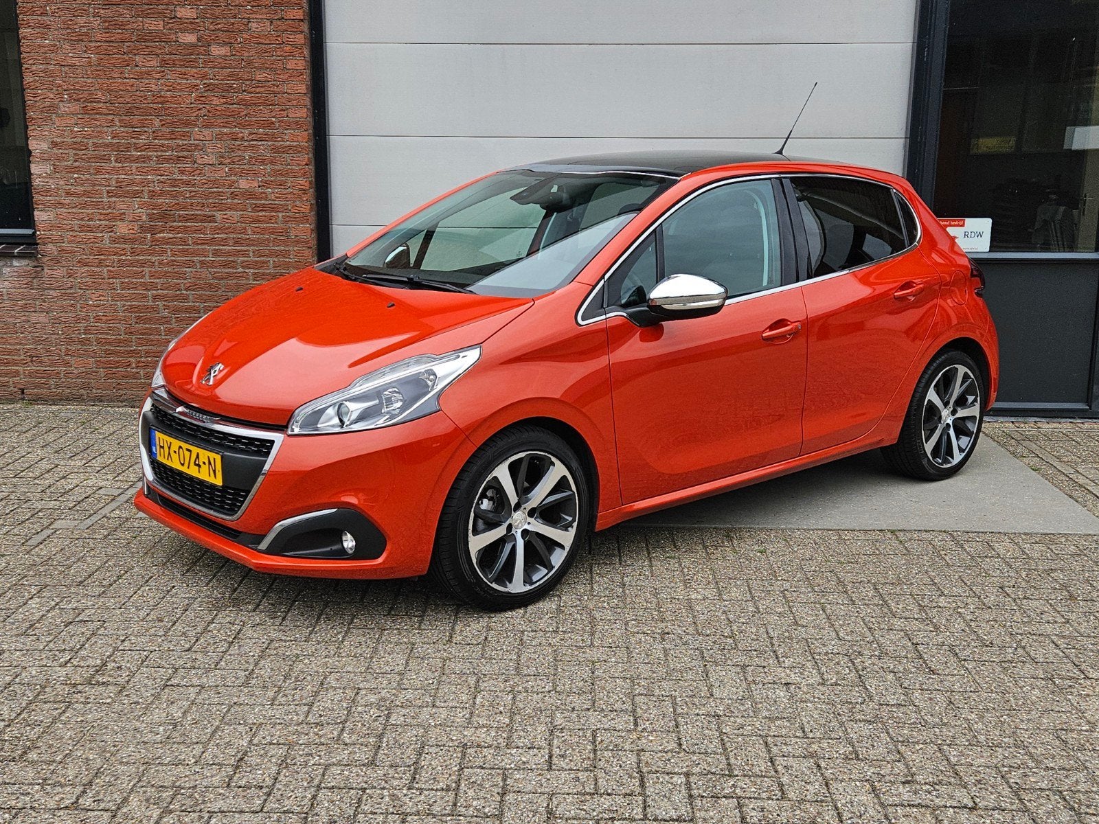 Peugeot 208 1.2 Premiére 110PK 5-D 2016 DISTR VV NETTE AUTO!, Voorwielaandrijving, 40 €/maand, 23 km/l, Origineel Nederlands