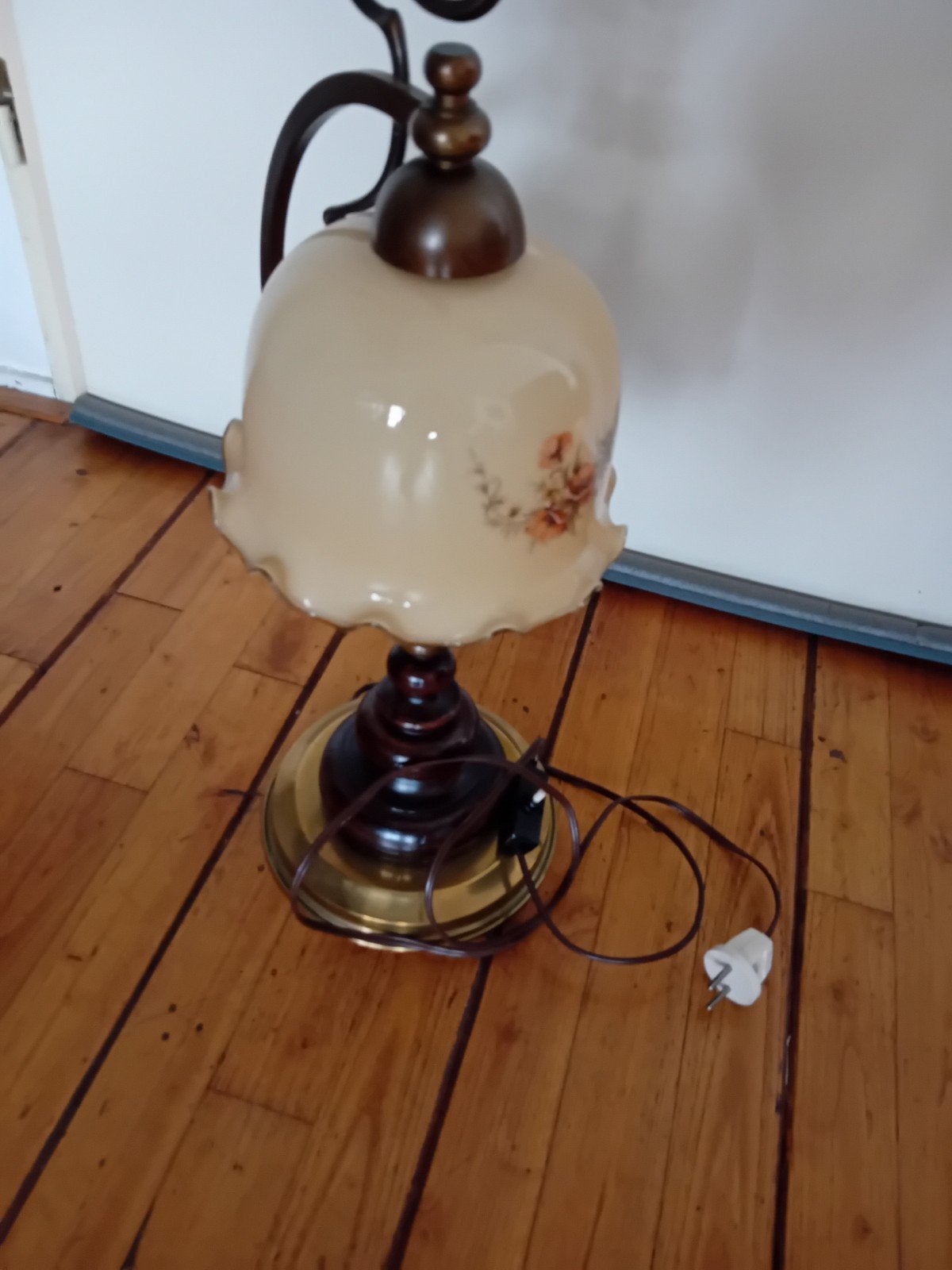 Vintage tafellamp met bloemmotief en messing voet, Antiek en Kunst, Ophalen