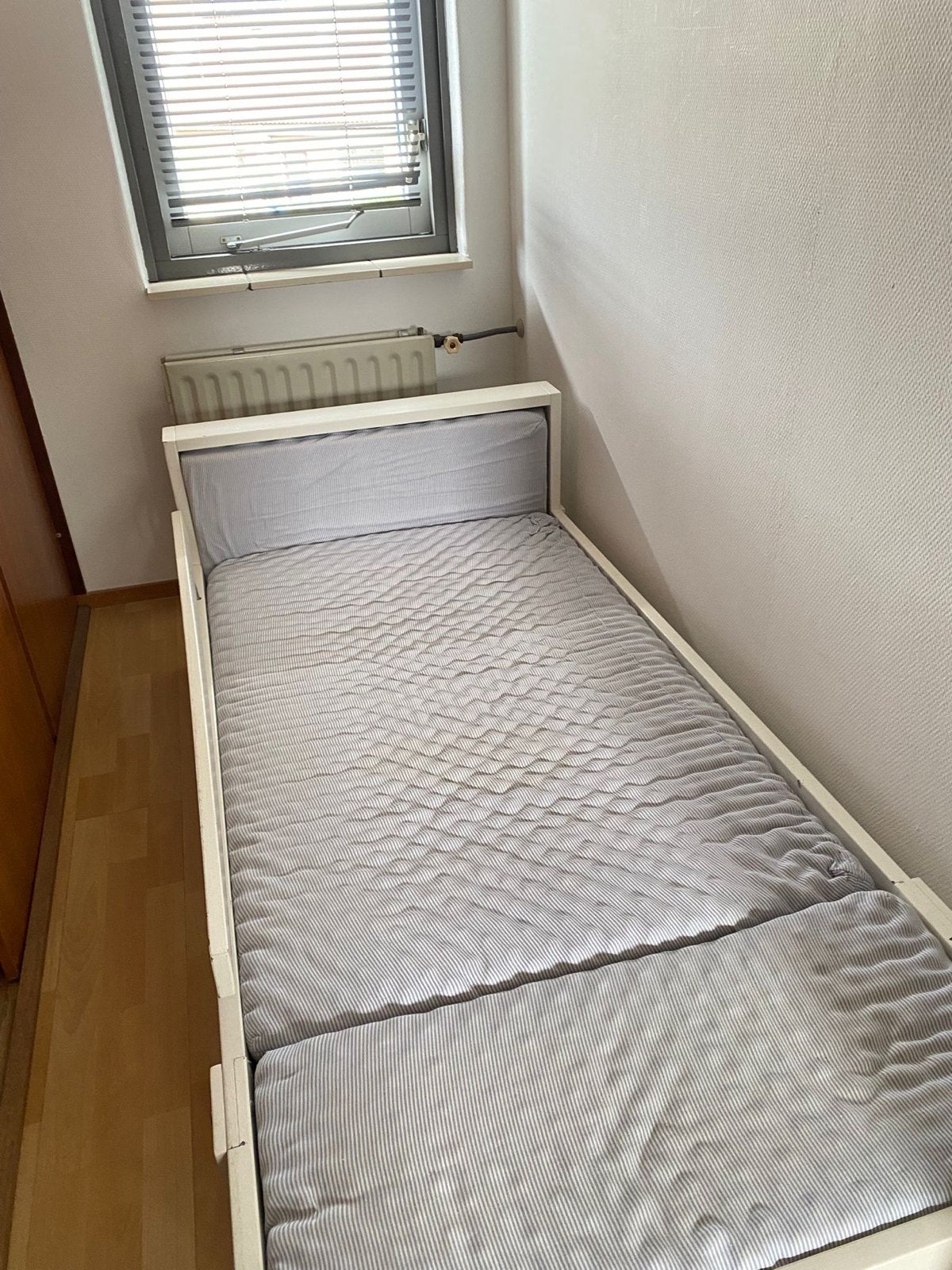 Ikea meegroeibed - uitschuifbaar kinderbed, Huis en Inrichting, Slaapkamer | Bedden, Ophalen, Eenpersoons, Wit, 190 cm of minder