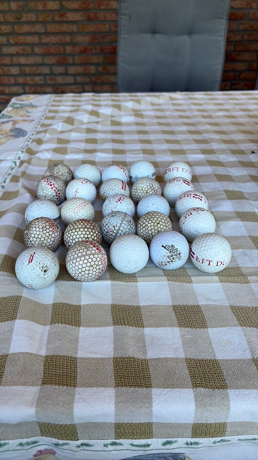 25 golfballen, Sport en Fitness, Golf, Ophalen, Zo goed als nieuw, Bal(len)