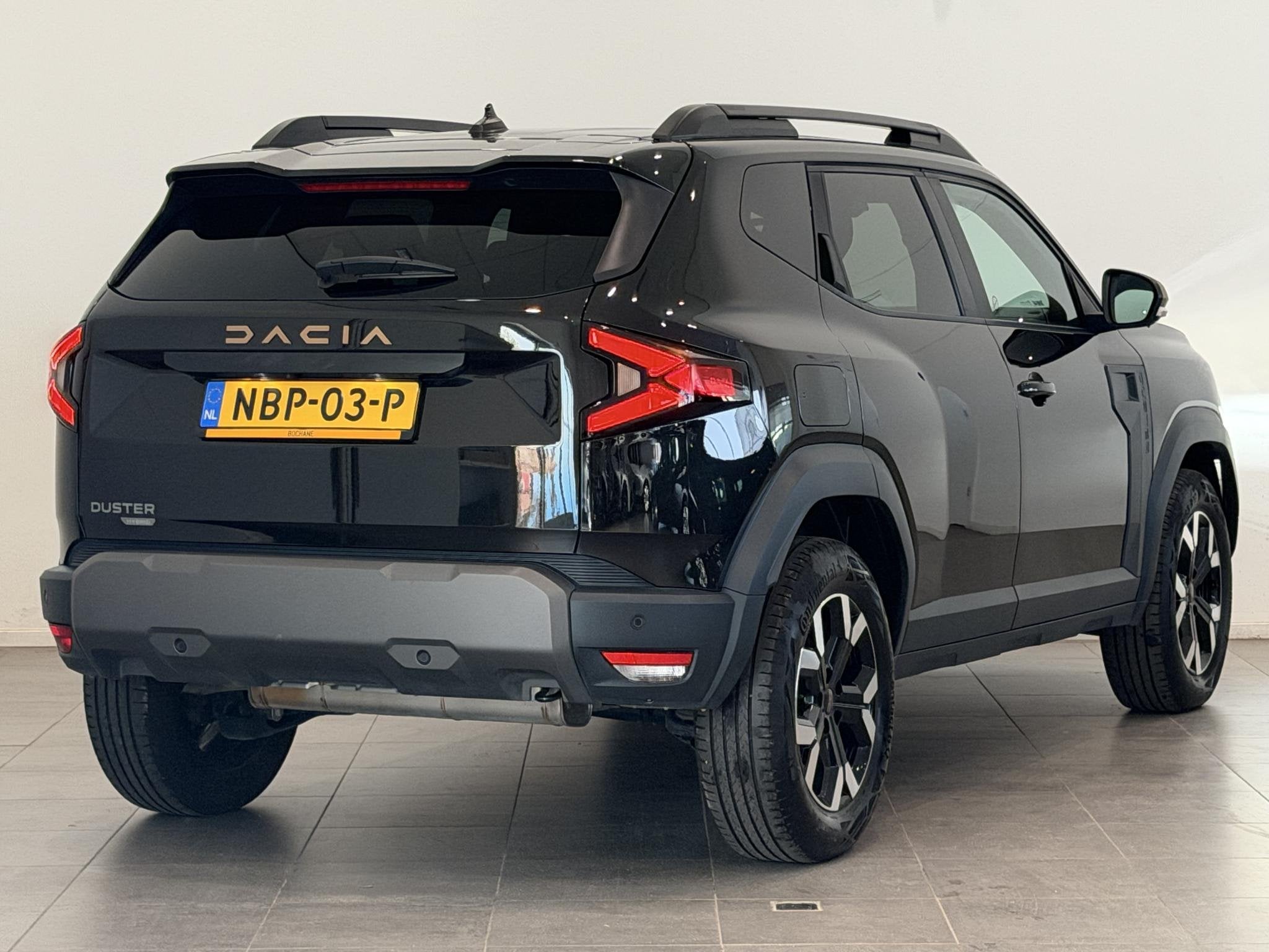 Dacia Duster 1.6 Hybrid 140 Extreme | Stoel- & Stuurverwarmi, Auto's, 94 pk, Gebruikt, 4 cilinders, Zwart
