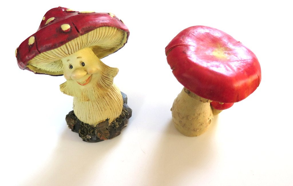 2 PADDESTOELEN (VLIEGENZWAMMEN), aardewerk, Ophalen of Verzenden