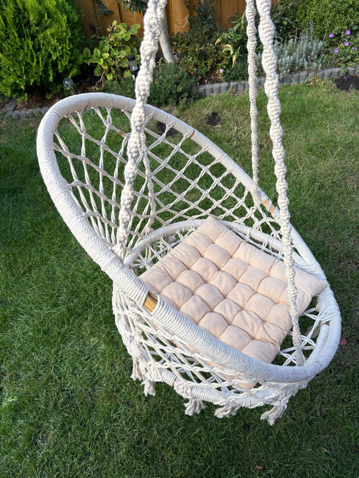 Macramé hangstoel met kussen - Nieuwstaat, Ophalen, Zo goed als nieuw, Eenpersoons, Binnen