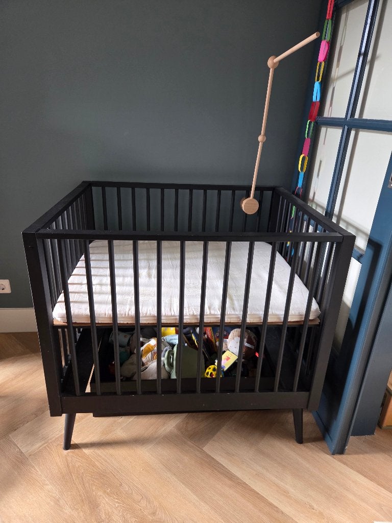 Box baby hout zwart, Ophalen, Gebruikt, Vierkant, In hoogte verstelbaar