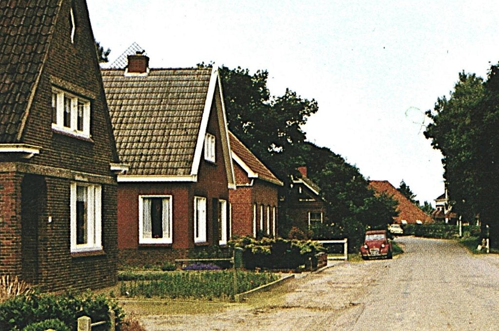 38171	Pieterburen	80+ Groningen Hoofdstraat 2CV	_\gelopen, Ophalen of Verzenden, 1980 tot heden, Gelopen, Groningen