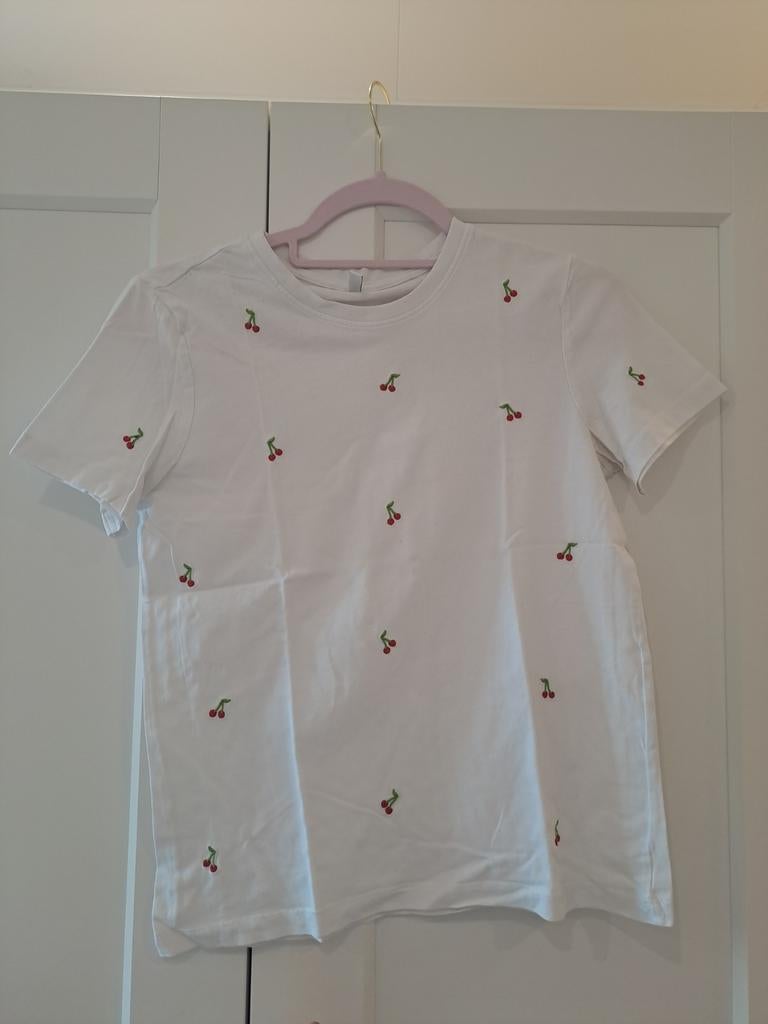 T- shirt kersen maat s, Wit, Ophalen of Verzenden, Zo goed als nieuw, Korte mouw