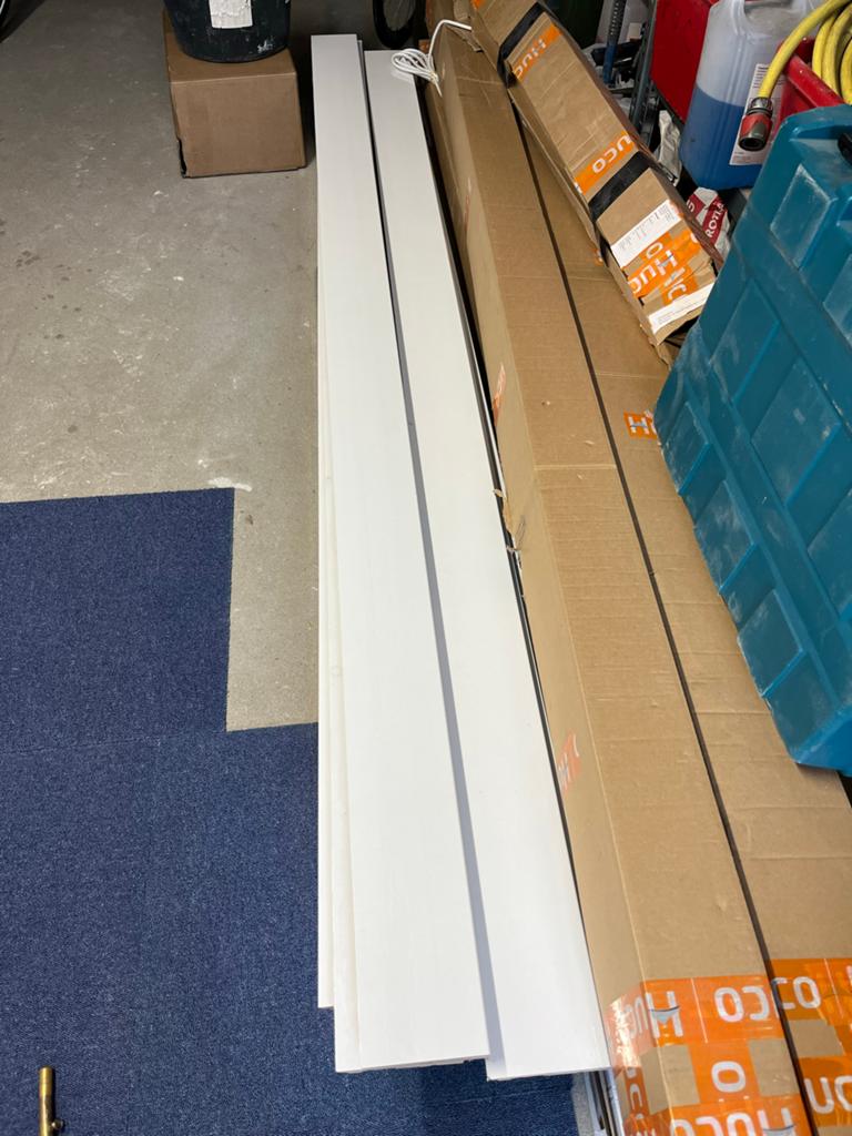 Hoogglans plint wit, 22 stuks 18x120x240 Ook los af te nemen, Ophalen, Nieuw, Mdf, 200 tot 250 cm