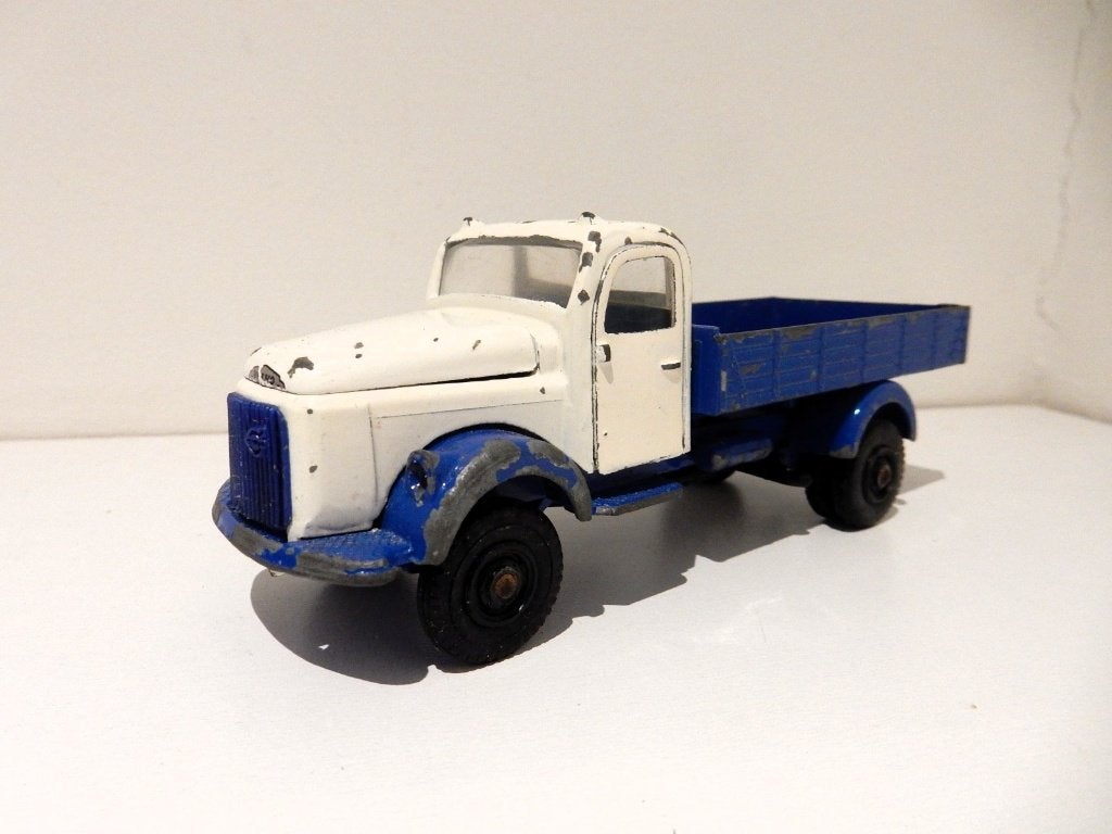 Vilmer Volvo N88 Titan bakwagen met schade 1/50, Ophalen of Verzenden, Gebruikt, Bus of Vrachtwagen, Overige merken