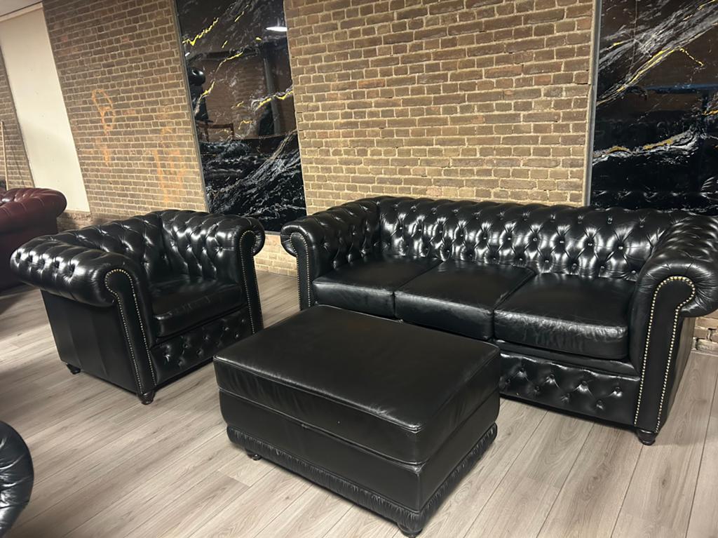 Stijlvolle luxe Chesterfield Lederen 3 + 1 + Hocker !!, Huis en Inrichting, Banken | Bankstellen, Ophalen of Verzenden