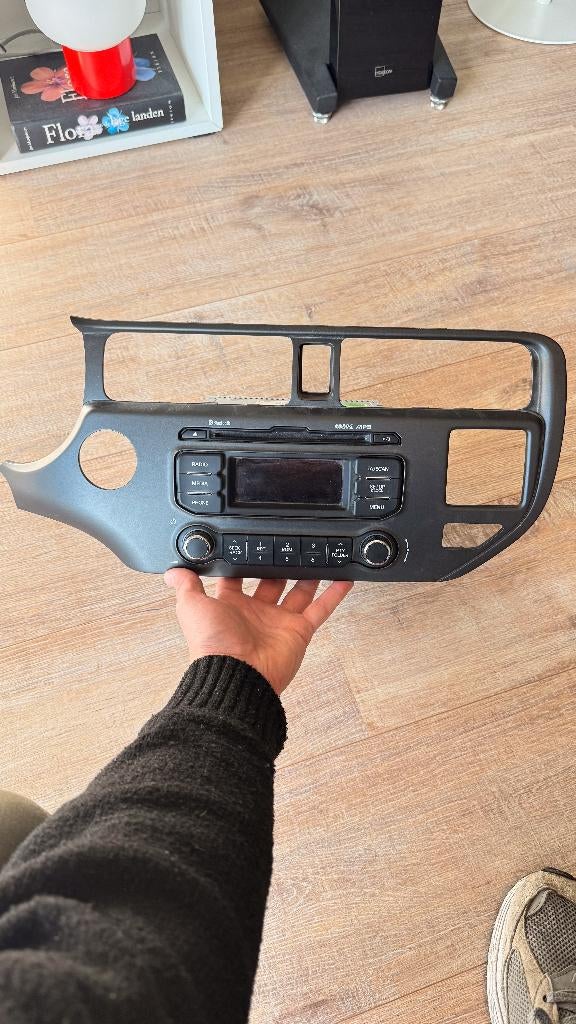 Autoradio Kia Rio (2011-2014) – origineel Hyundai systeem, Ophalen