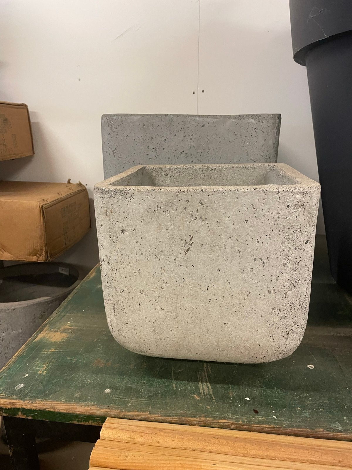 Betonnen plantenbakken, Tuin en Terras, Bloembakken en Plantenbakken, Ophalen, Steen, Vierkant, Zo goed als nieuw