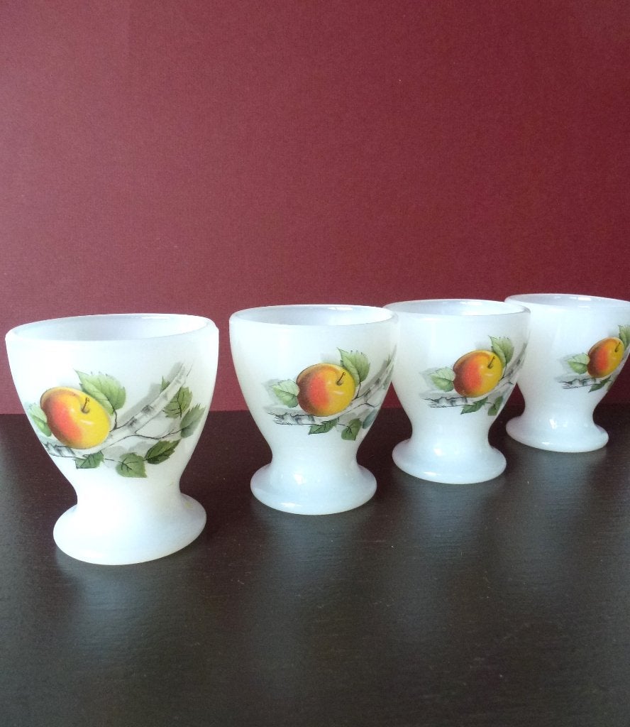 4 Prachtige vintage melkglas eierdopjes Arcopal jaren '70., Overige merken, Overige typen, Ophalen of Verzenden, Overige stijlen