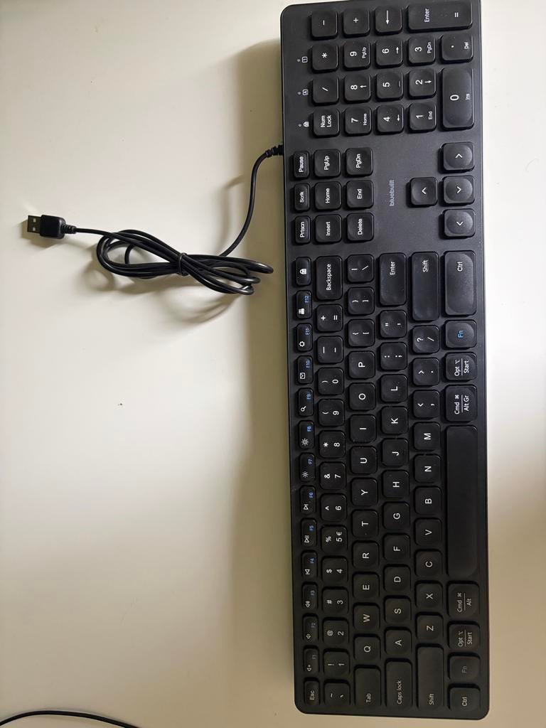 Bluebuilt toetsenbord, Ophalen of Verzenden, Qwerty, Refurbished, Bedraad