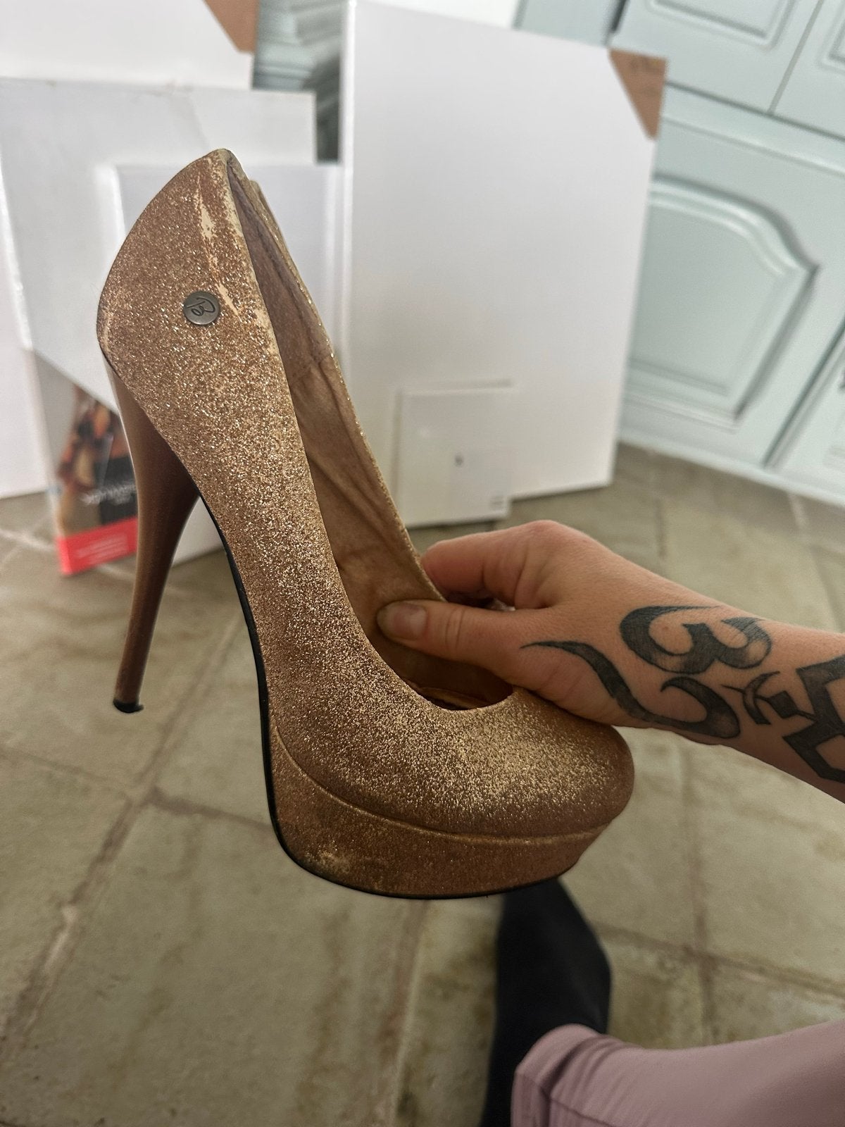 Gouden glitter pumps met hoge hakken - Maat 38, Ophalen of Verzenden, Gedragen, Overige kleuren, Schoenen met hoge hakken