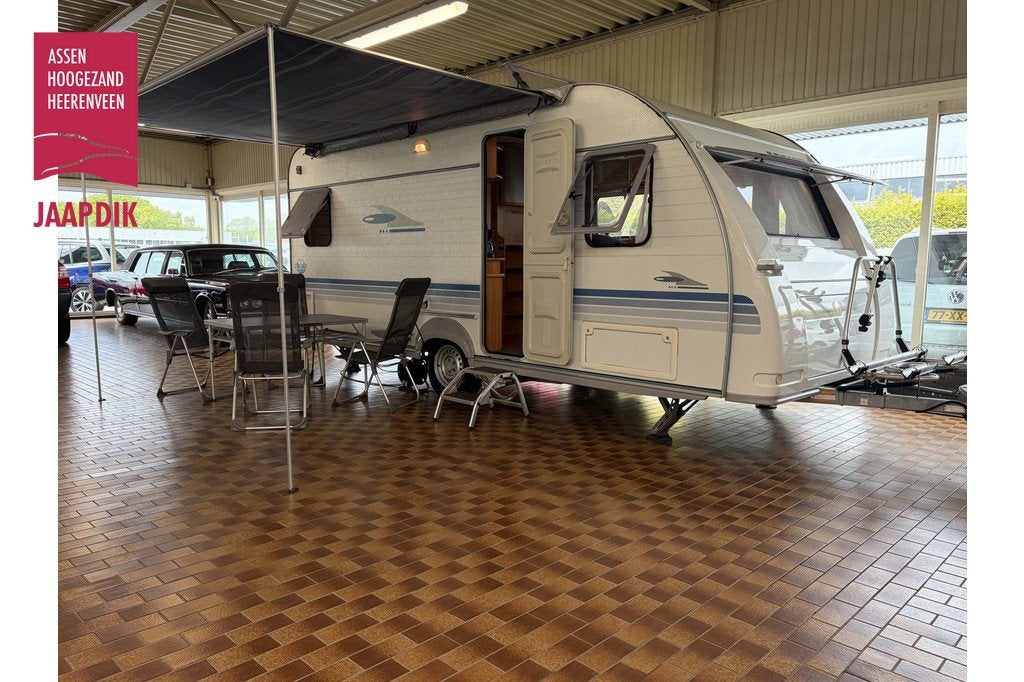 Adria BWJ 2005 ADORIX 512 UP MOVER | TULE FIETSENREK | BADKA, Caravans en Kamperen, Wolfraamweg 7
8445PL  HEERENVEEN, NL, Vast bed