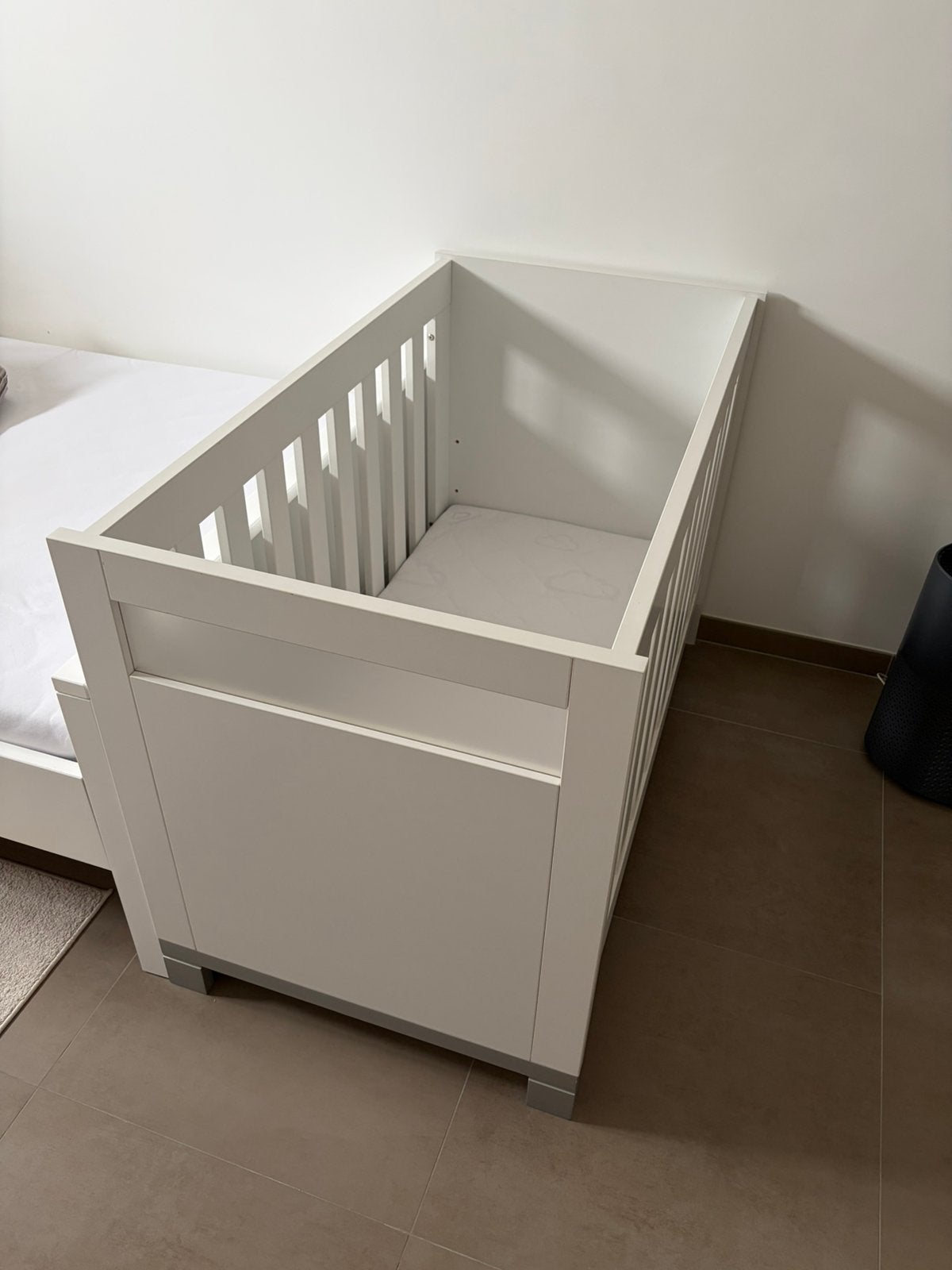 Babykamer set babybed/ledikant + kledingkast + commode, Kinderen en Baby's, Kinderkamer | Complete kinderkamers, Ophalen, Gebruikt