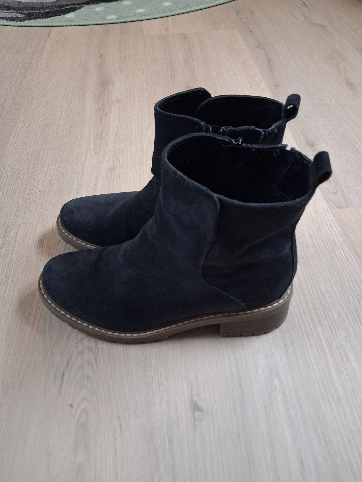 te koop suede leren hush puppies laarsjes maat 37 als nieuw!, Zwart, Lage of Enkellaarzen, Ophalen of Verzenden, Zo goed als nieuw